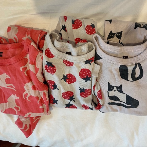 Tea Collection Pajamas Lot of 3 4T - Picture 1 of 4